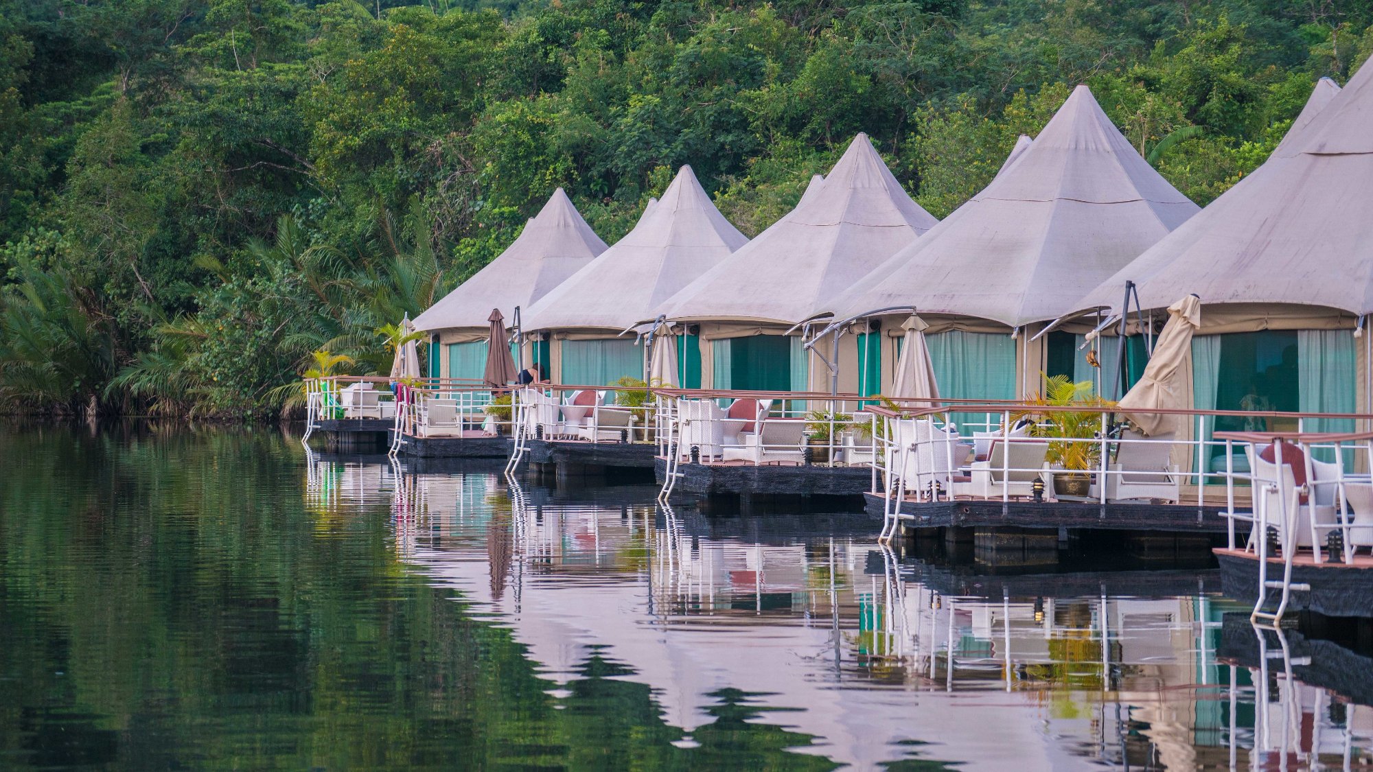 10 hoteles flotantes que son mejores que los bungalows sobre agua | Esta web - 11