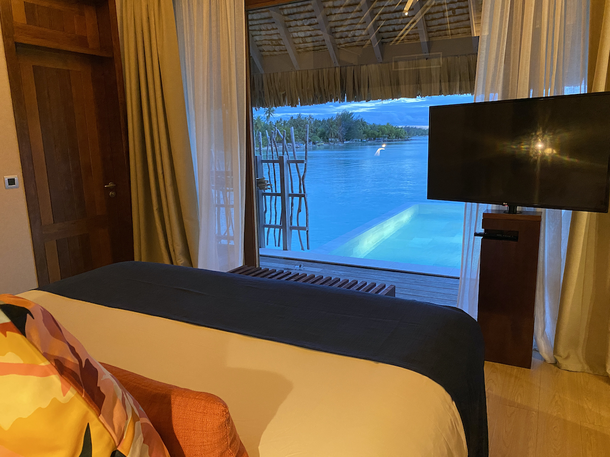 Por qué debes quedarte en este bungalow de Bora Bora Overwater una vez en tu vida - 7