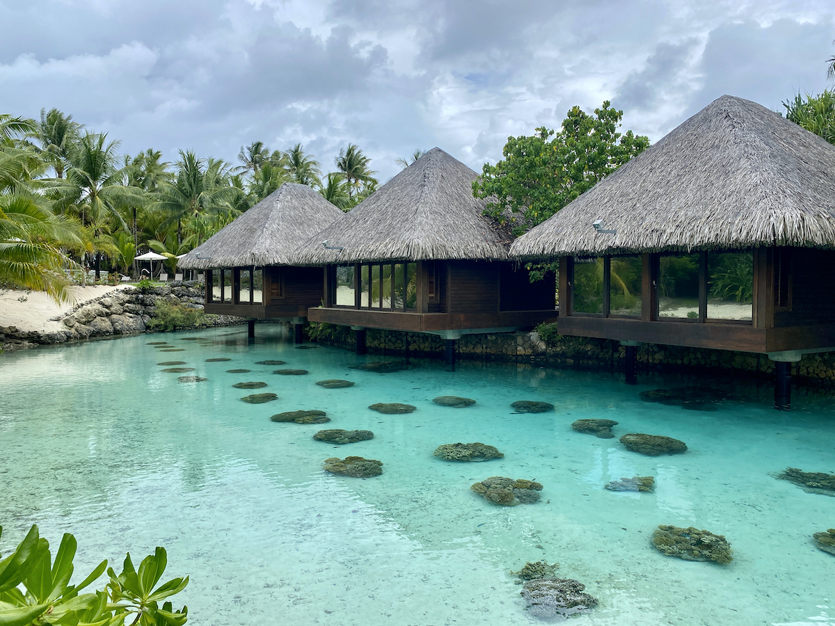 Por qué debes quedarte en este bungalow de Bora Bora Overwater una vez en tu vida - 17