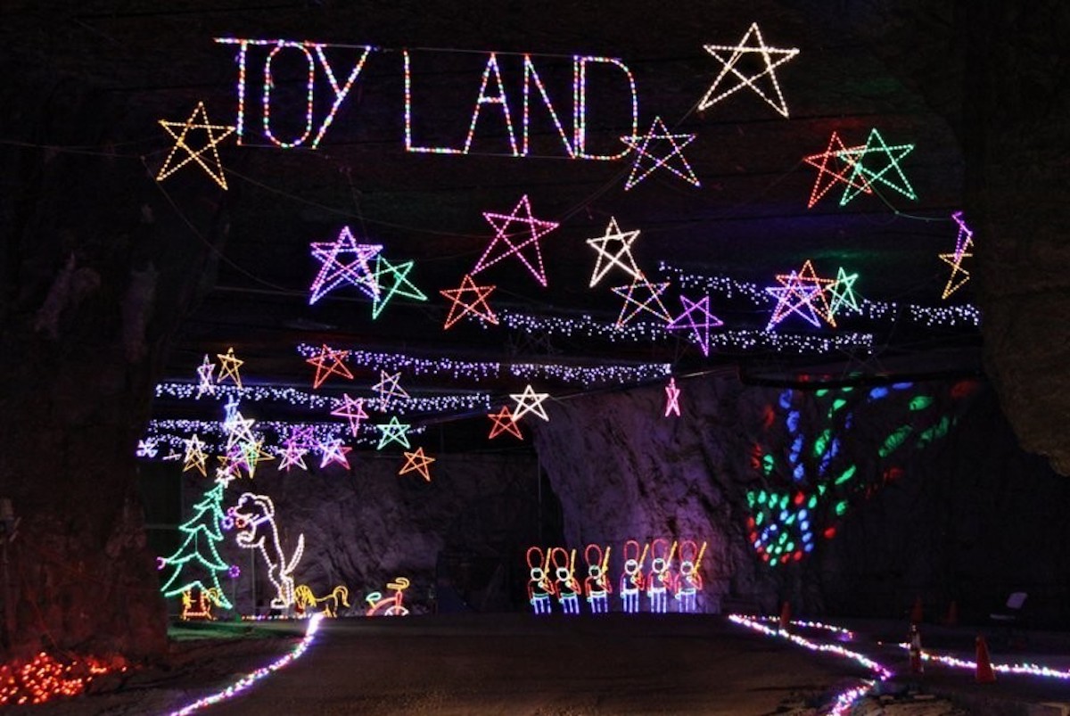 El único espectáculo de luces navideñas subterráneas en el mundo está en marcha en Louisville - 7
