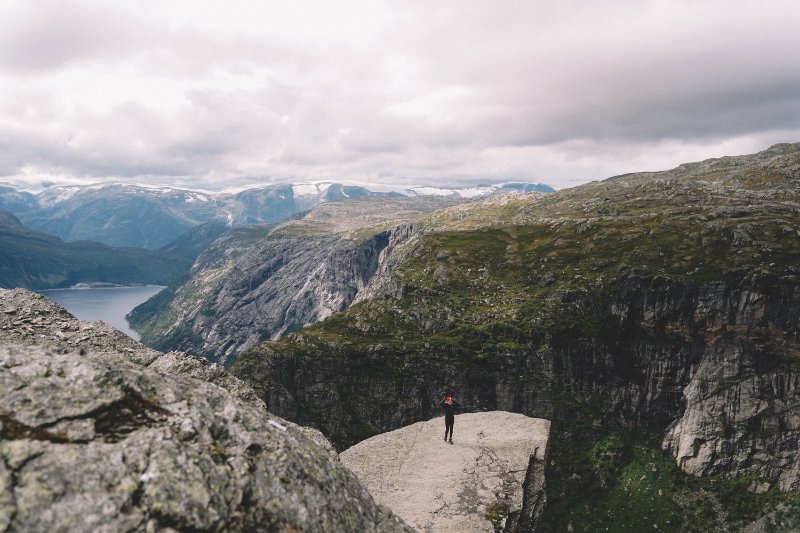 Trolltunga, el borde de acantilado terriblemente hermoso de Noruega - 7