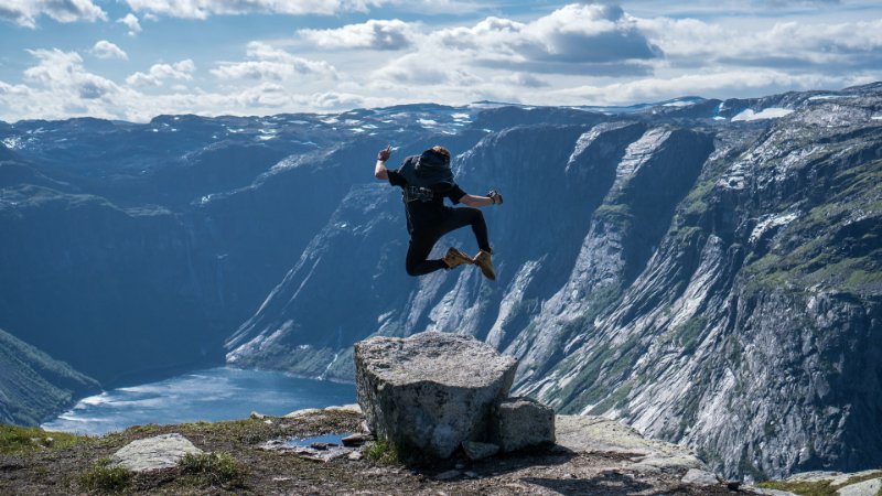 Trolltunga, el borde de acantilado terriblemente hermoso de Noruega - 19