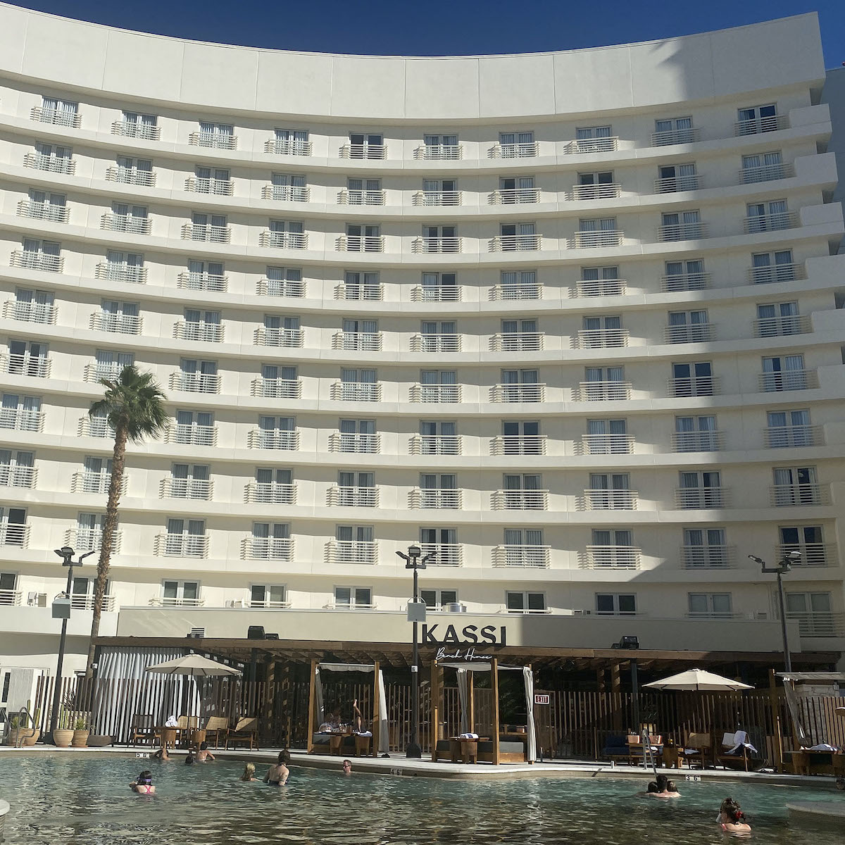 Echa un vistazo dentro de este elegante resort de Las Vegas justo al lado de la tira - 11