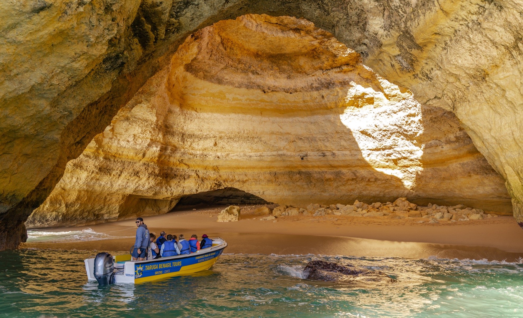 9 razones para visitar las impresionantes cuevas de Benagil de Portugal - 7
