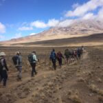 7 cosas que debe saber antes de escalar el Monte Kilimanjaro según una guía experimentada
