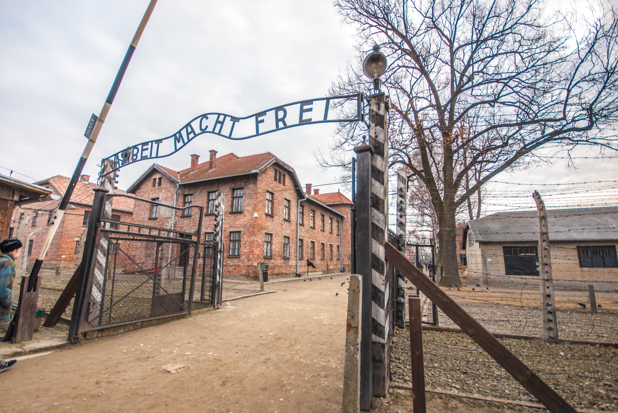 12 Reglas no escritas sobre cómo visitar respetuosamente los campos de concentración de Europa - 9