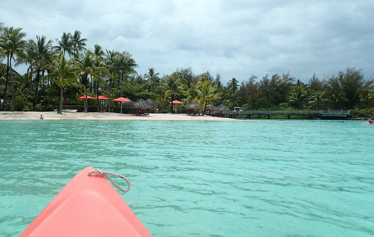 Por qué debes quedarte en este bungalow de Bora Bora Overwater una vez en tu vida - 19
