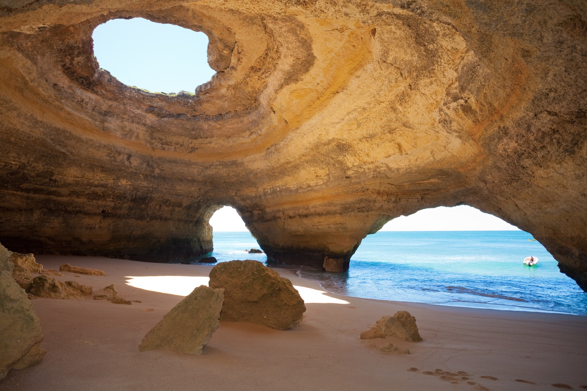 9 razones para visitar las impresionantes cuevas de Benagil de Portugal - 3