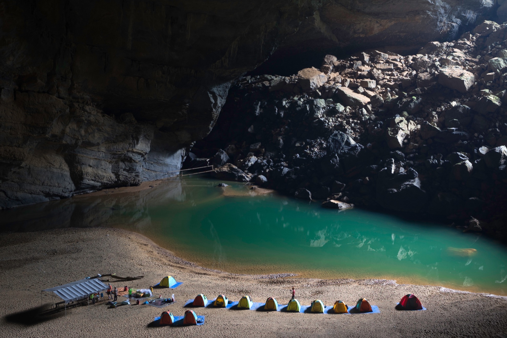 La cueva de Son Doong en Vietnam es tan grande que tiene su propio sistema meteorológico - 11