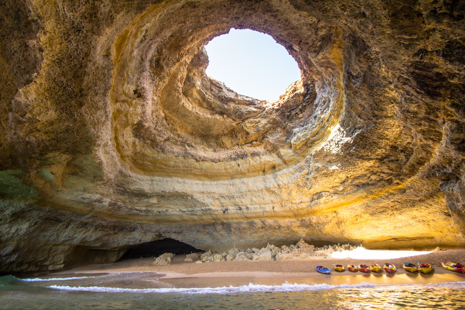 9 razones para visitar las impresionantes cuevas de Benagil de Portugal - 11