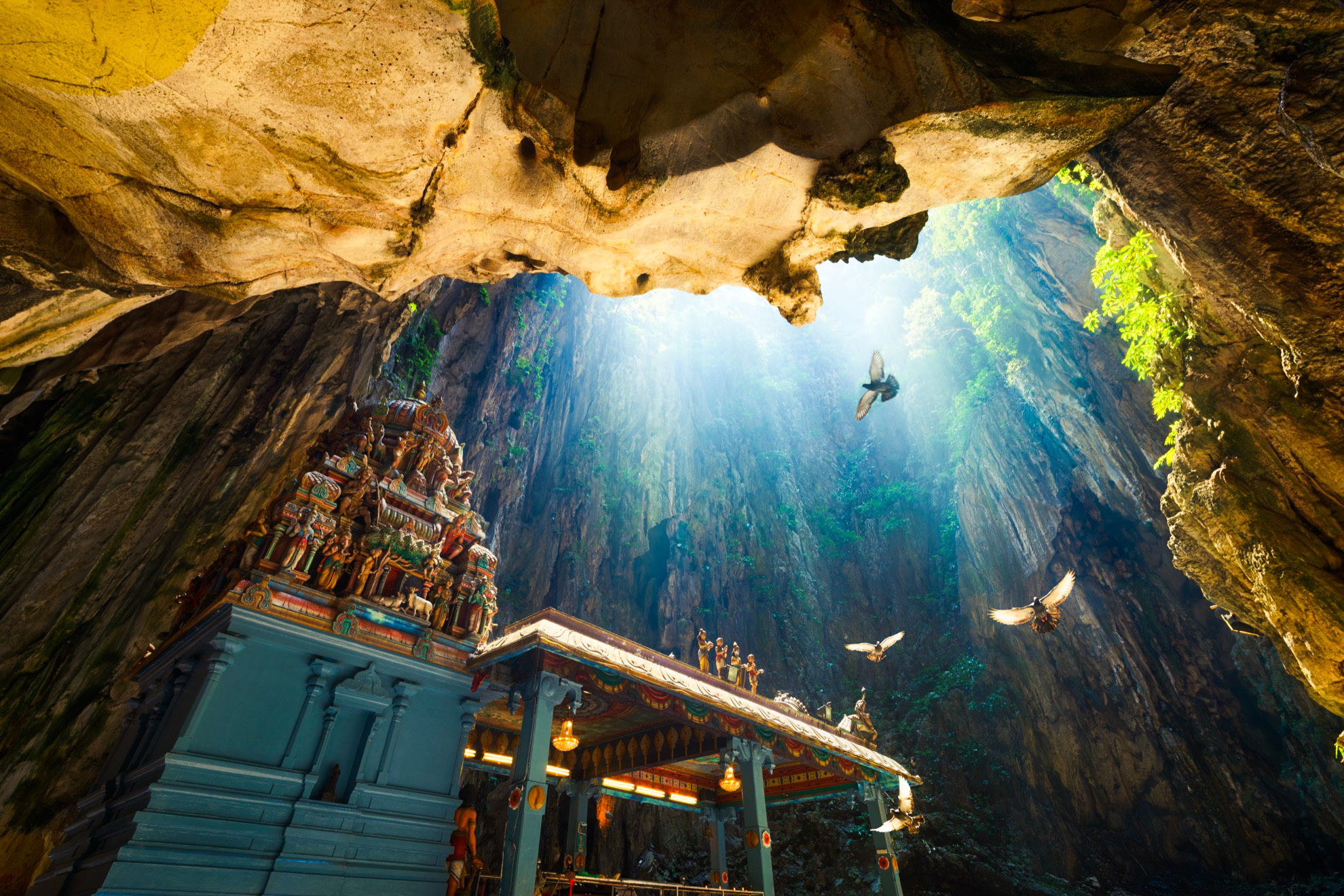 Las cuevas de Batu en Malasia podrían ser el lugar más colorido que hayas visitado - 11