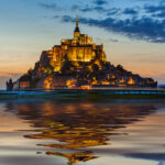 Ver Mont Saint-Michel convertirse en una isla en la marea alta