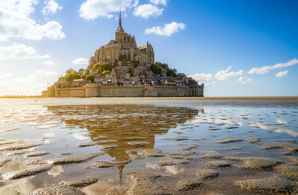 Ver Mont Saint-Michel convertirse en una isla en la marea alta - 11