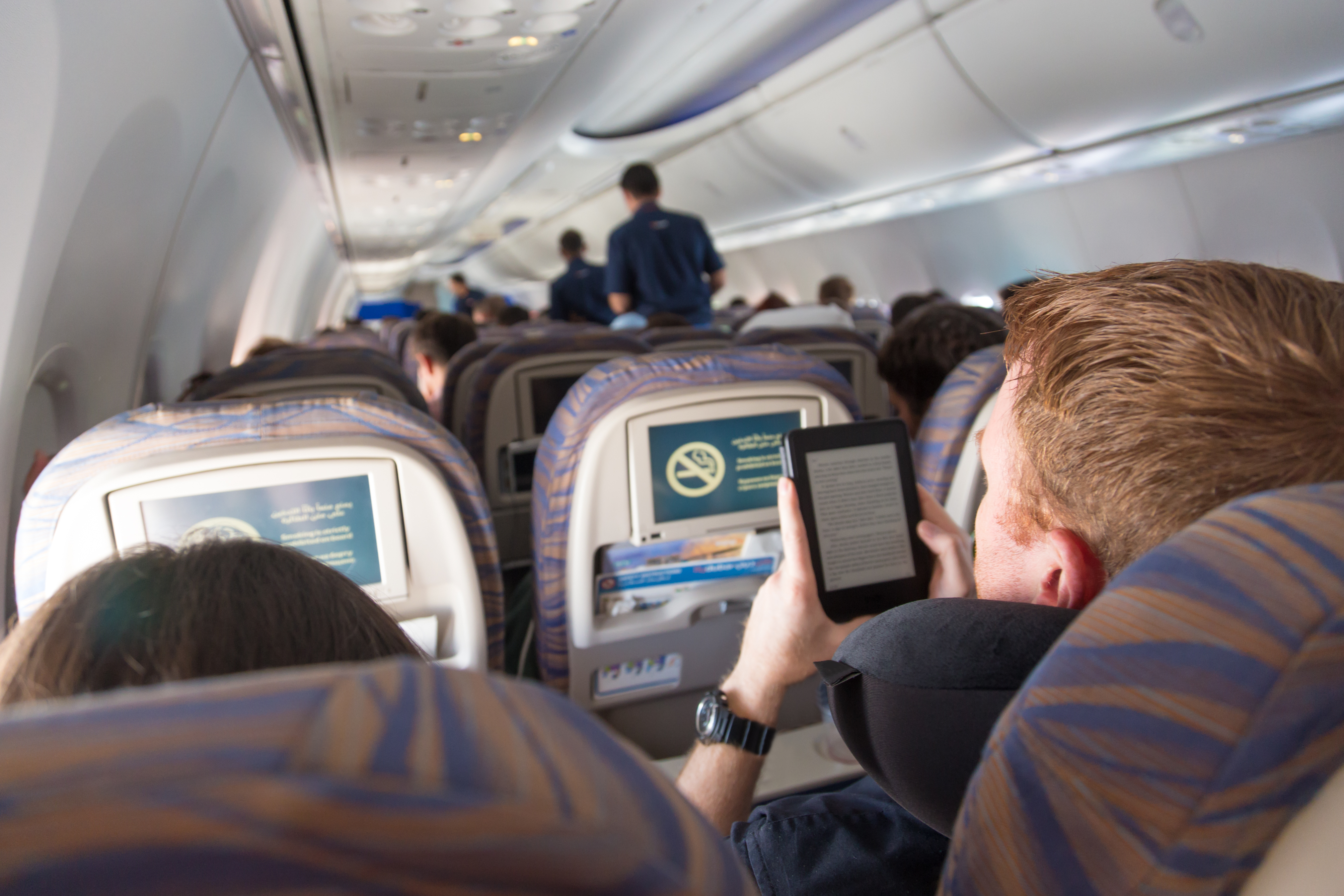 6 formas de sobrevivir al asiento central en un avión | Esta web - 13