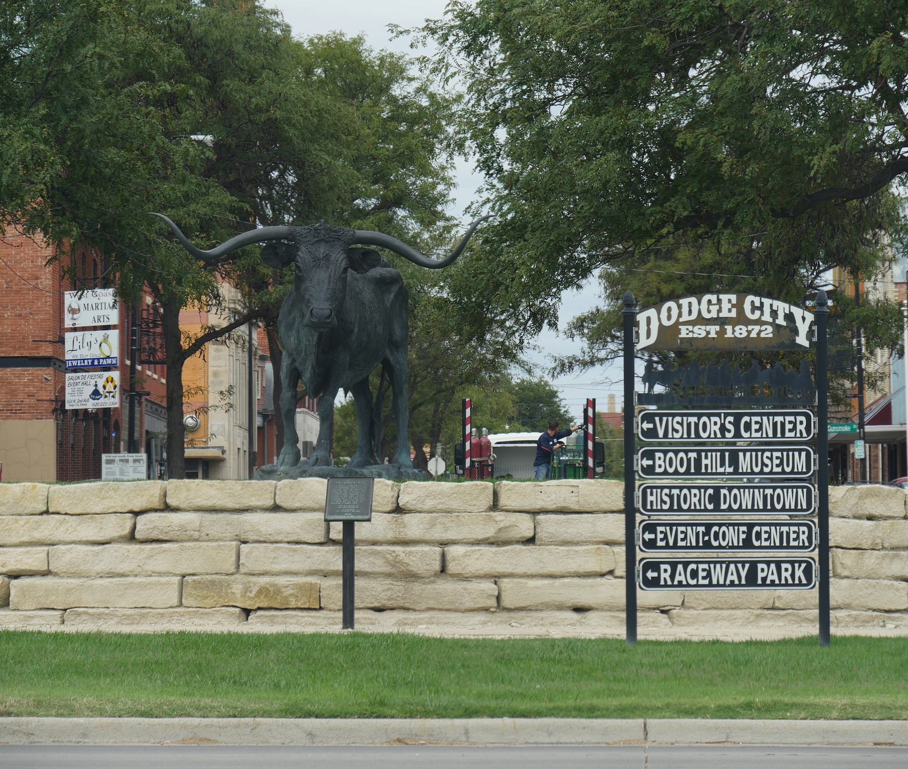 A los fanáticos de Westerns les encantará Dodge City, que celebra con orgullo su conexión con el Salvaje Oeste, desde sus rebaños de Longhorns hasta sus tiroteos en la antigua calle principal. - 7