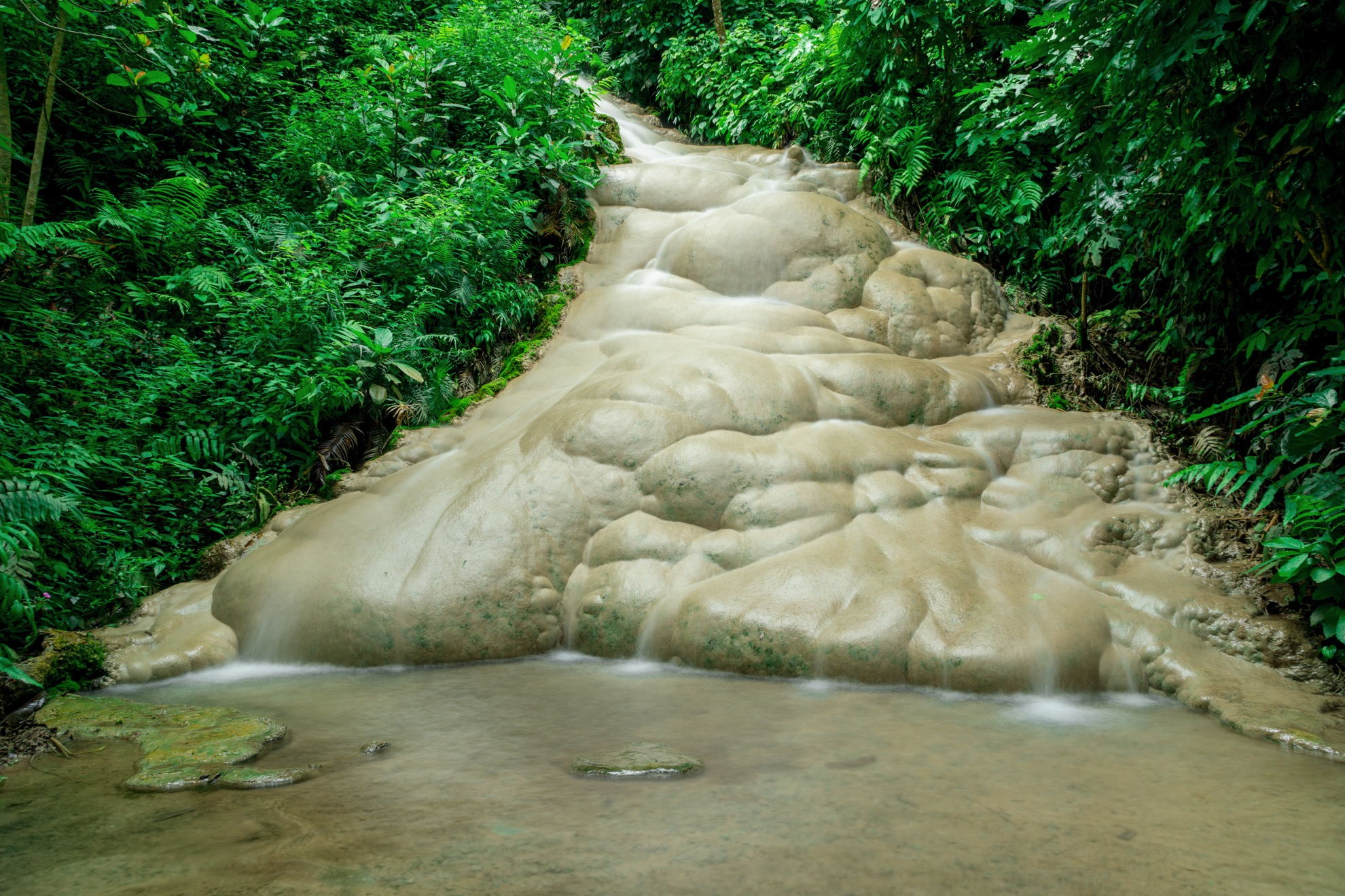Sube por las increíbles cascadas pegajosas de Tailandia en Chiang Mai - 9