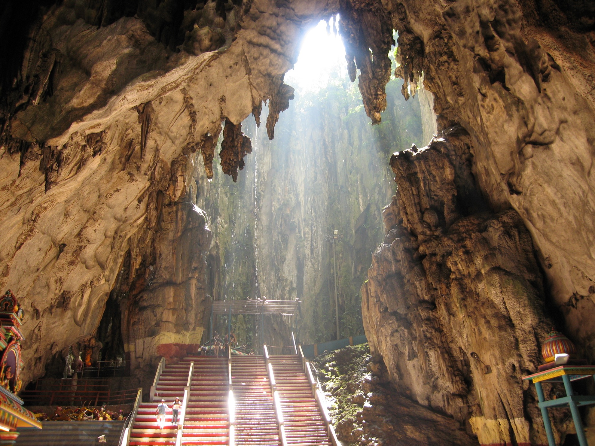 Las cuevas de Batu en Malasia podrían ser el lugar más colorido que hayas visitado
