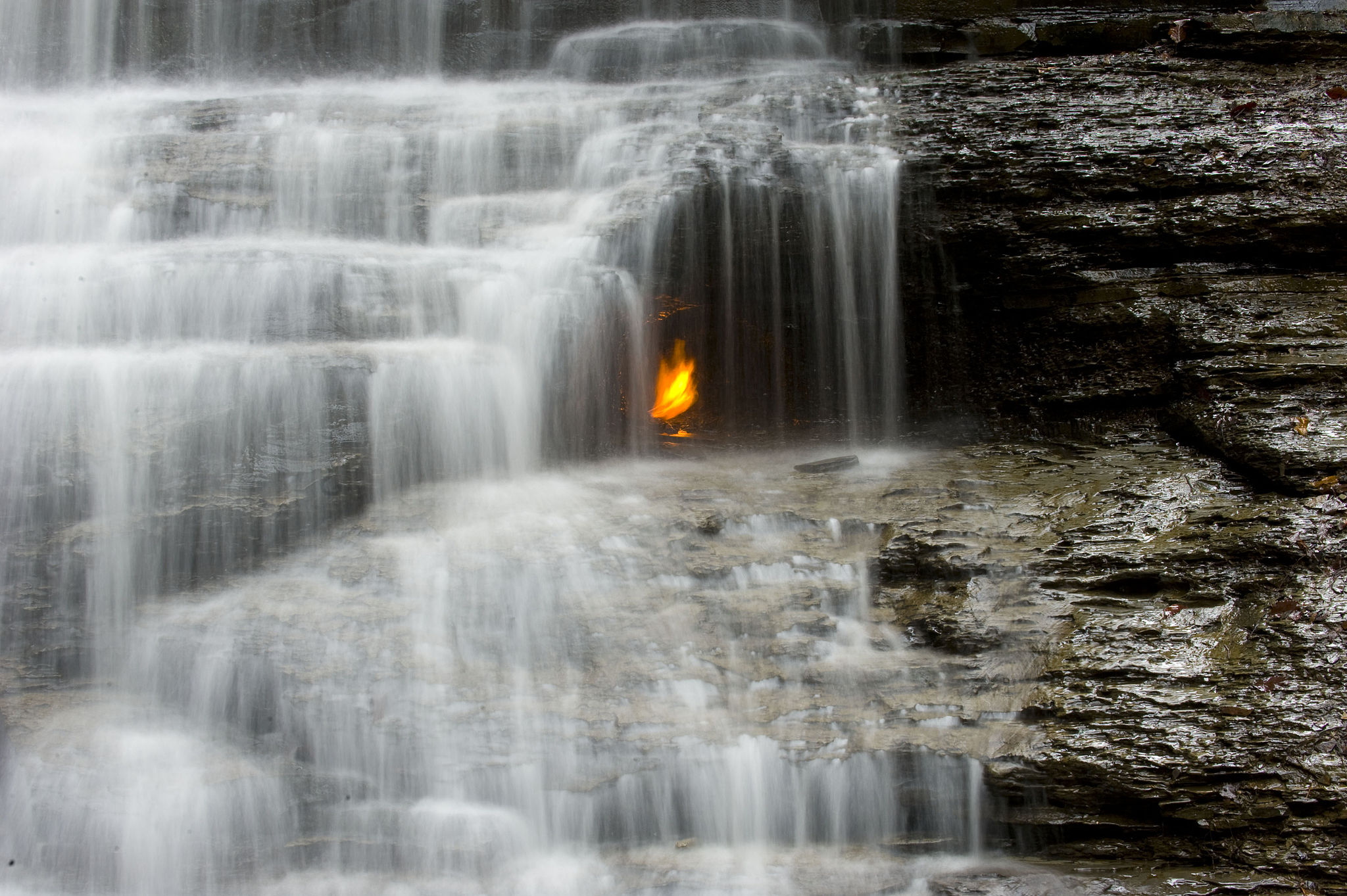 Conoce Eternal Flame Falls: un lugar inquietantemente hermoso en el oeste de Nueva York - 253