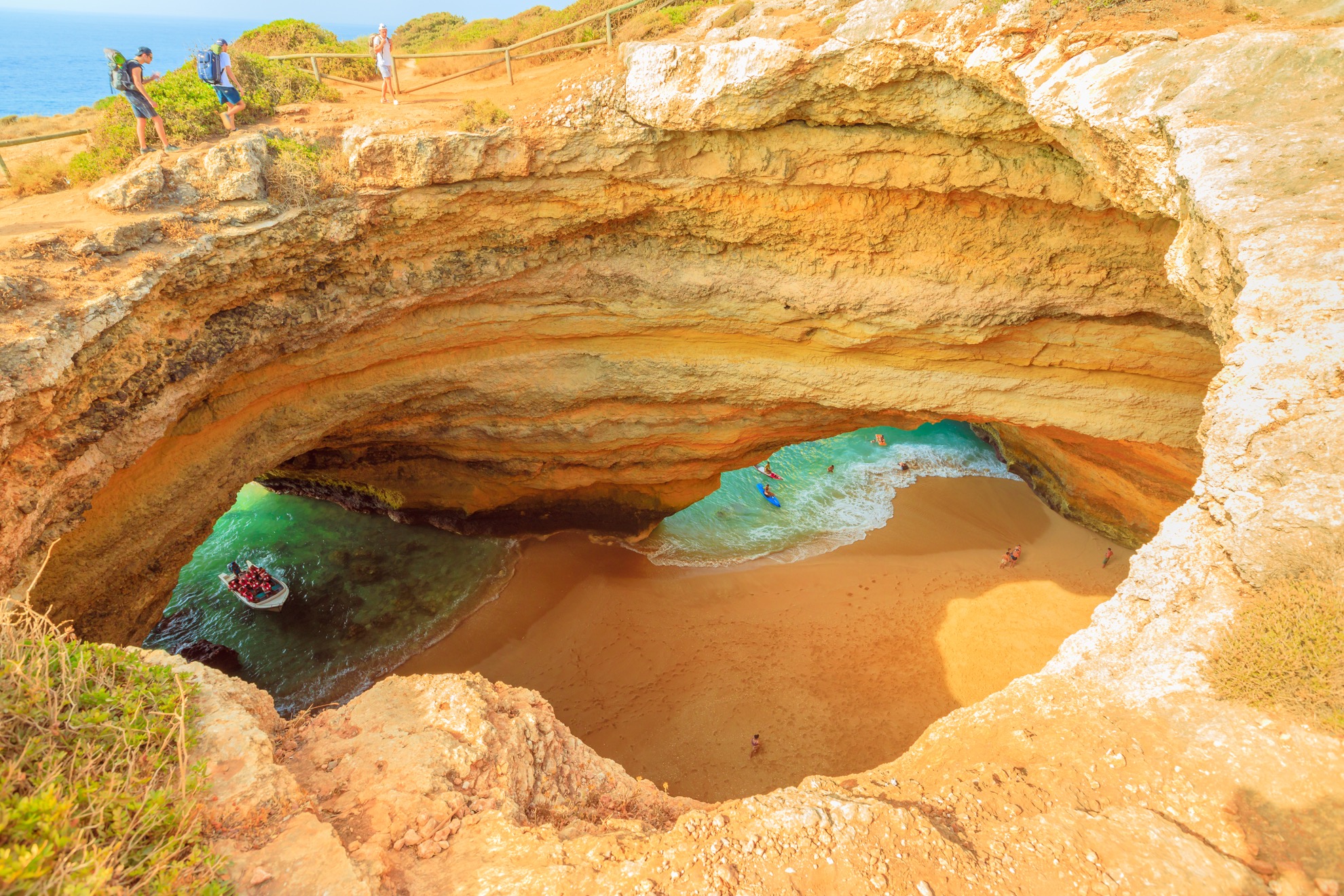 9 razones para visitar las impresionantes cuevas de Benagil de Portugal - 13