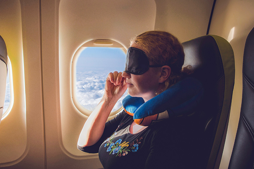 6 formas de sobrevivir al asiento central en un avión | Esta web - 11