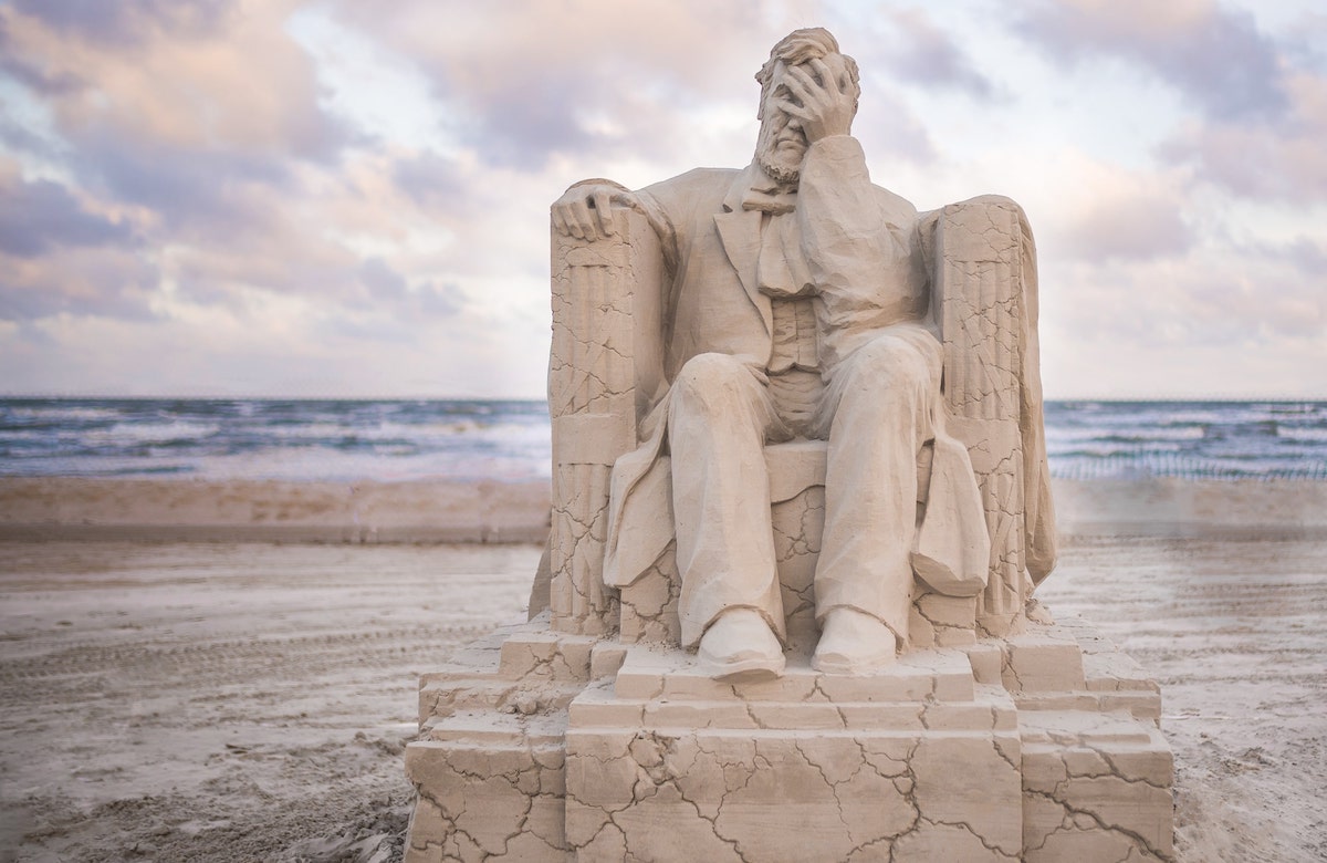 La competencia de escultura de arena más grande en los Estados Unidos ocurre este mes en Texas - 11
