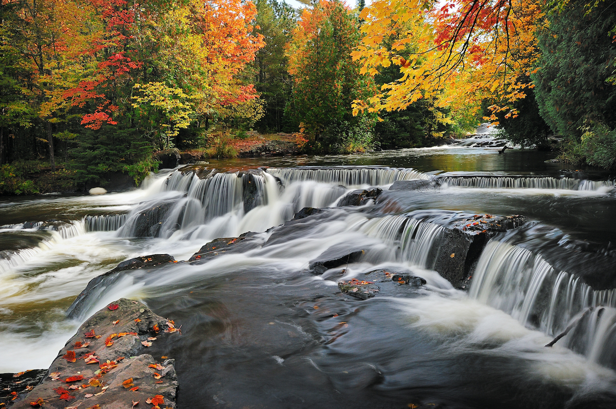 7 hermosas cascadas para visitar en la península superior de Michigan - 13