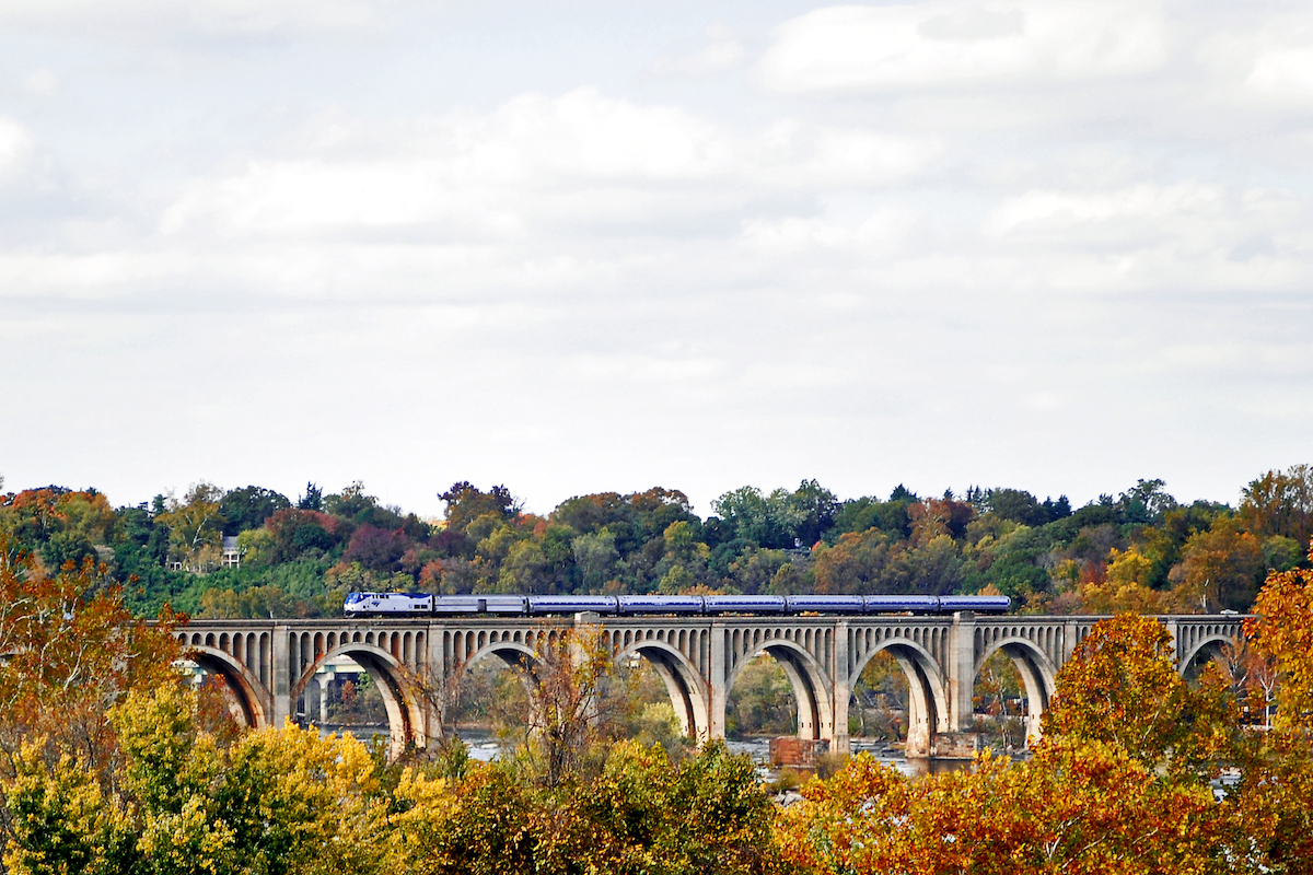 8 paseos en tren de follaje de otoño espectaculares en los EE. UU. - 11