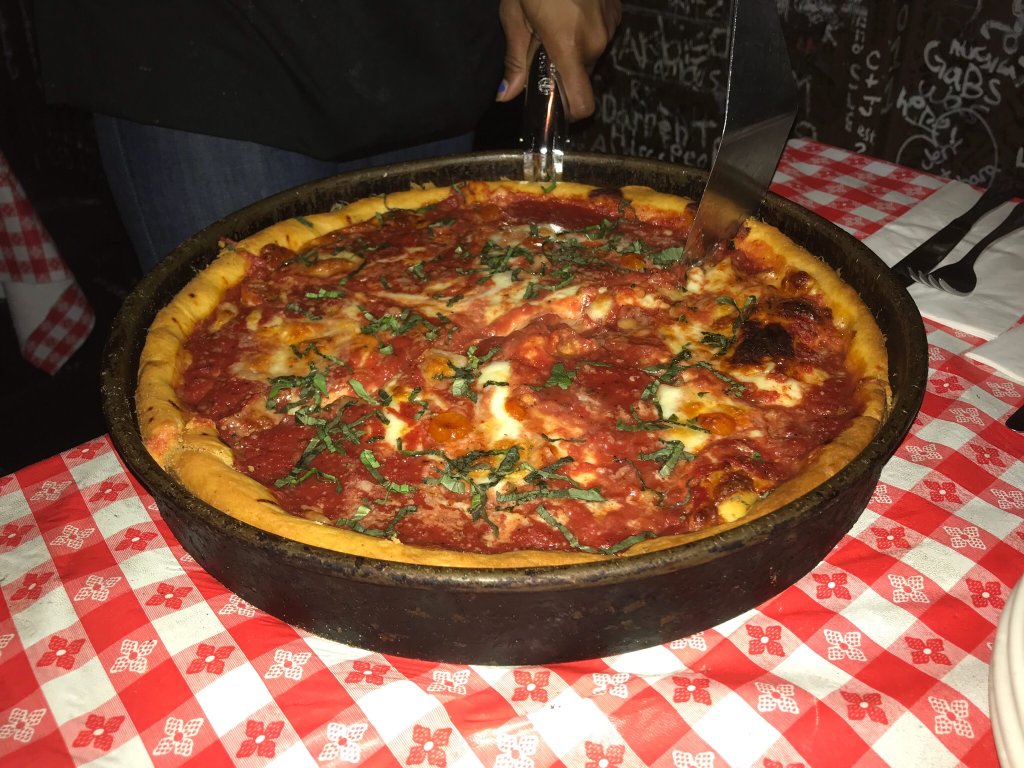 10 mejores lugares para la pizza de plato profundo de Chicago - 17