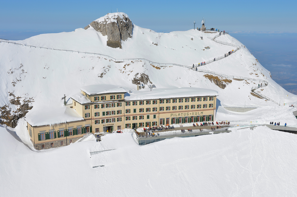 Estos hoteles de montaña suiza son como permanecer en la cima del mundo. - 9