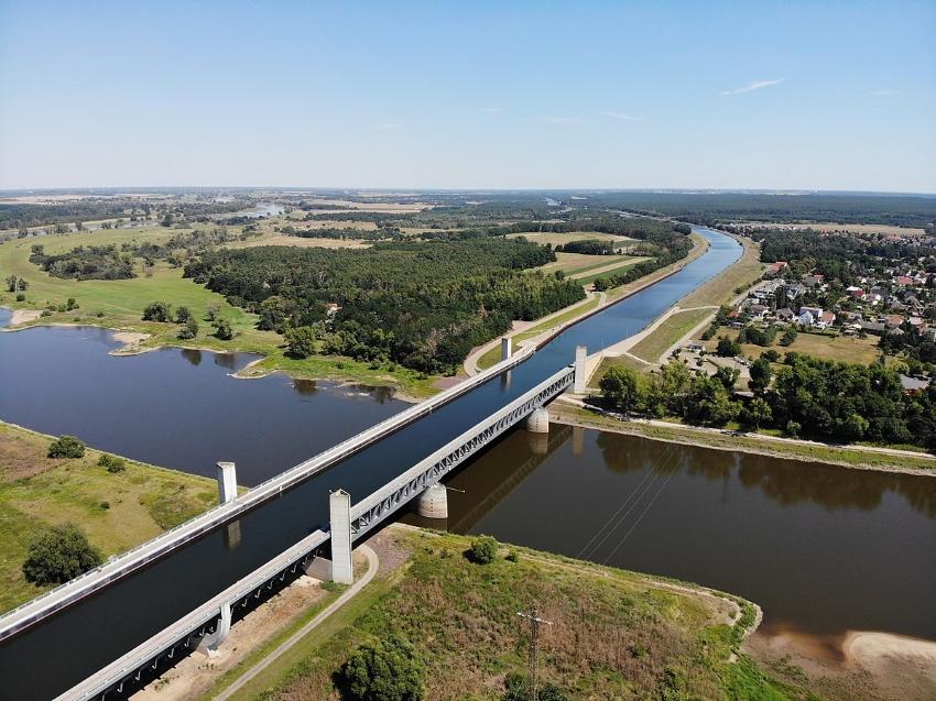 El puente de agua de Magdeburgo - 307