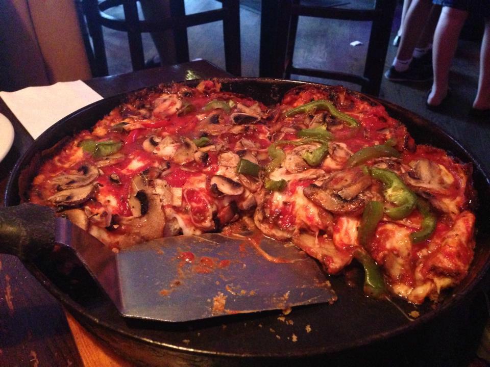 10 mejores lugares para la pizza de plato profundo de Chicago - 13