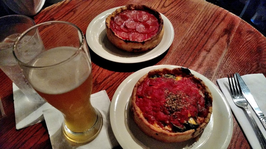 10 mejores lugares para la pizza de plato profundo de Chicago - 127