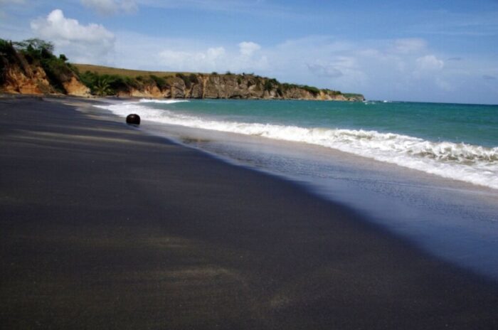 20 mejores playas de arena negra del mundo - 15