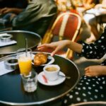 20 mejores cafés y brasserías tradicionales en París [Historios de manchas]