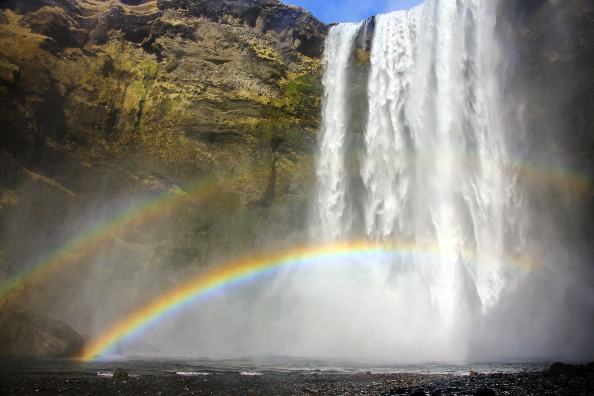 La leyenda dice que la impresionante cascada de Skógafoss de Islandia es el hogar del tesoro escondido - 7