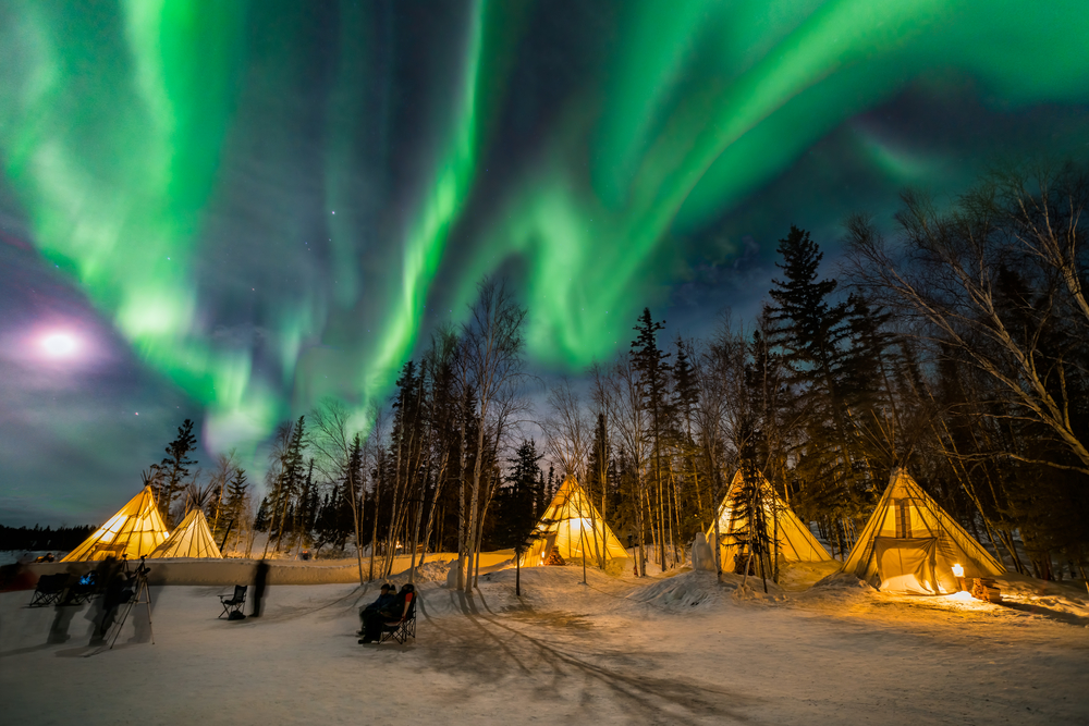 Experimente las luces del norte desde un tipi privado en el pueblo de Aurora de Canadá - 7
