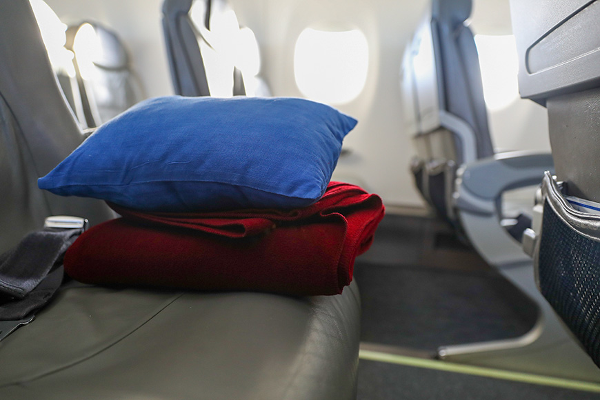 Dormir en aviones: 13 consejos para hacerlo más fácil | Esta web - 13