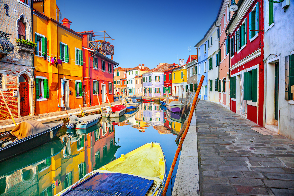 Los coloridos tonos de este pequeño pueblo pesquero en Italia te animarán instantáneamente - 3