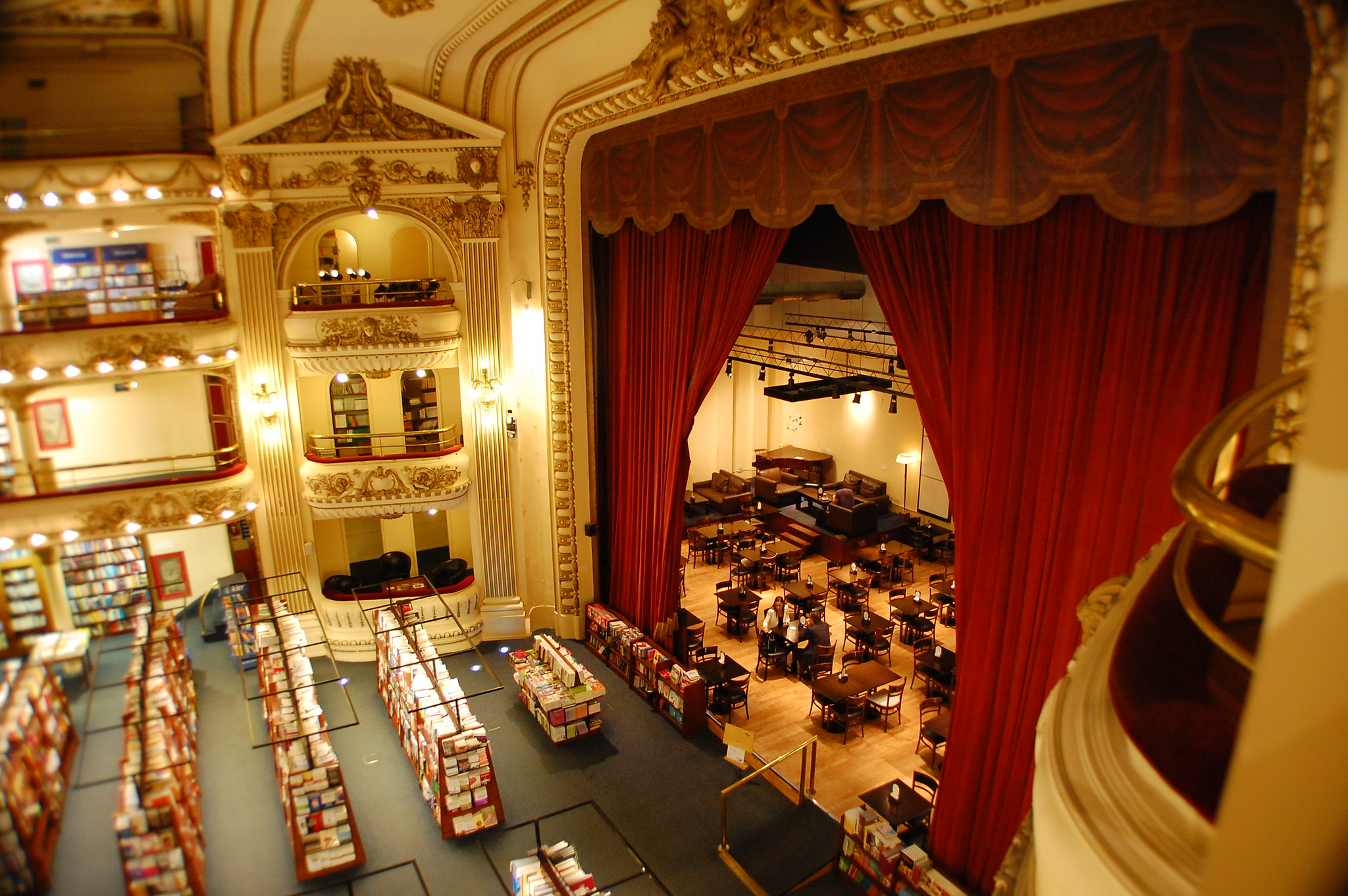 Conoce a El Ateneo Grand Splendid, la impresionante librería ambientada en un antiguo teatro - 13