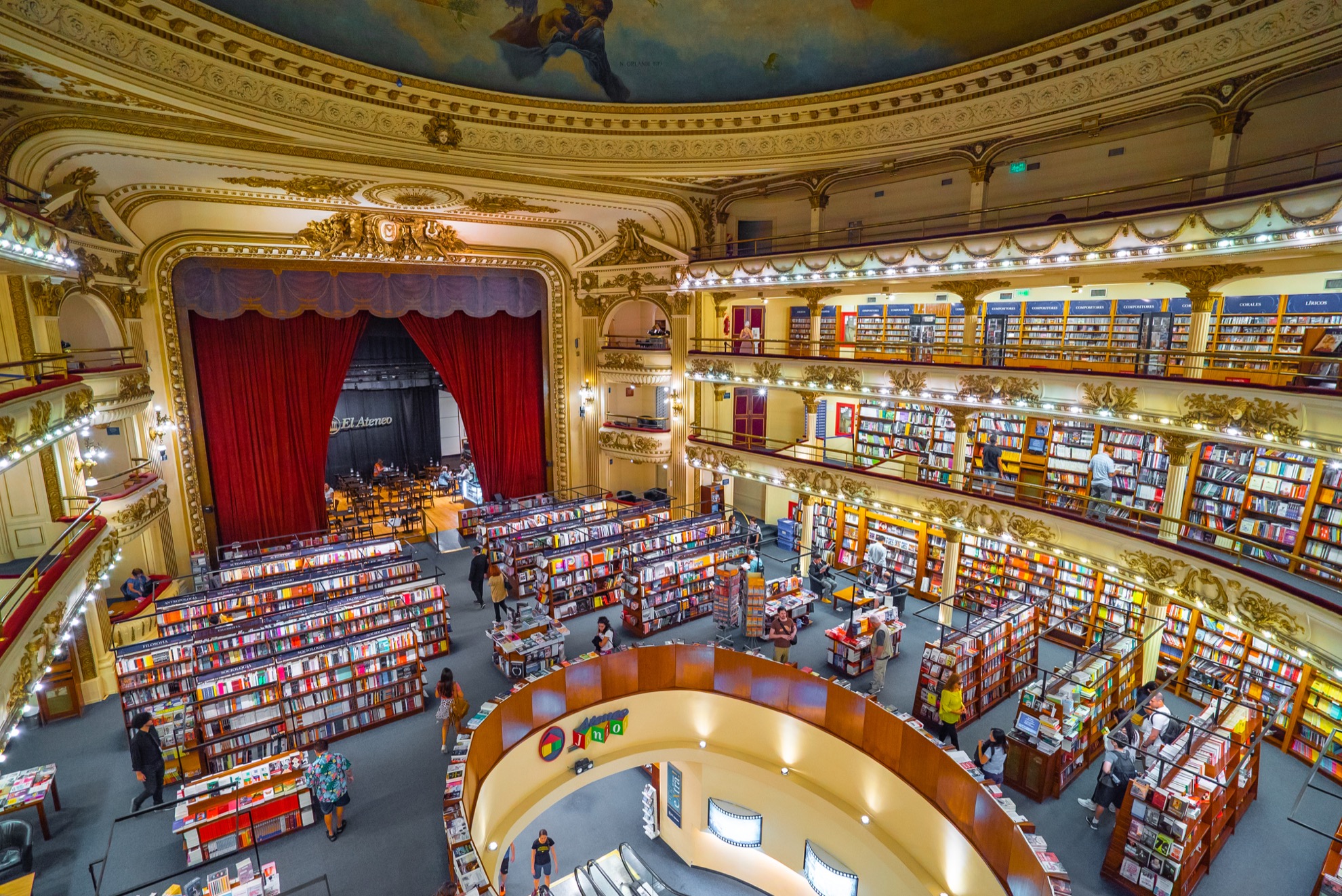 Conoce a El Ateneo Grand Splendid, la impresionante librería ambientada en un antiguo teatro - 23