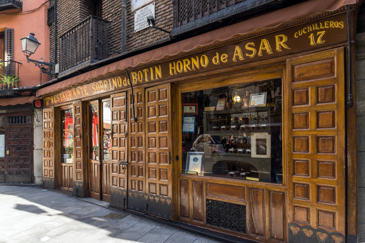 El restaurante más antiguo del mundo todavía es conocido por su cerdo de succión - 37