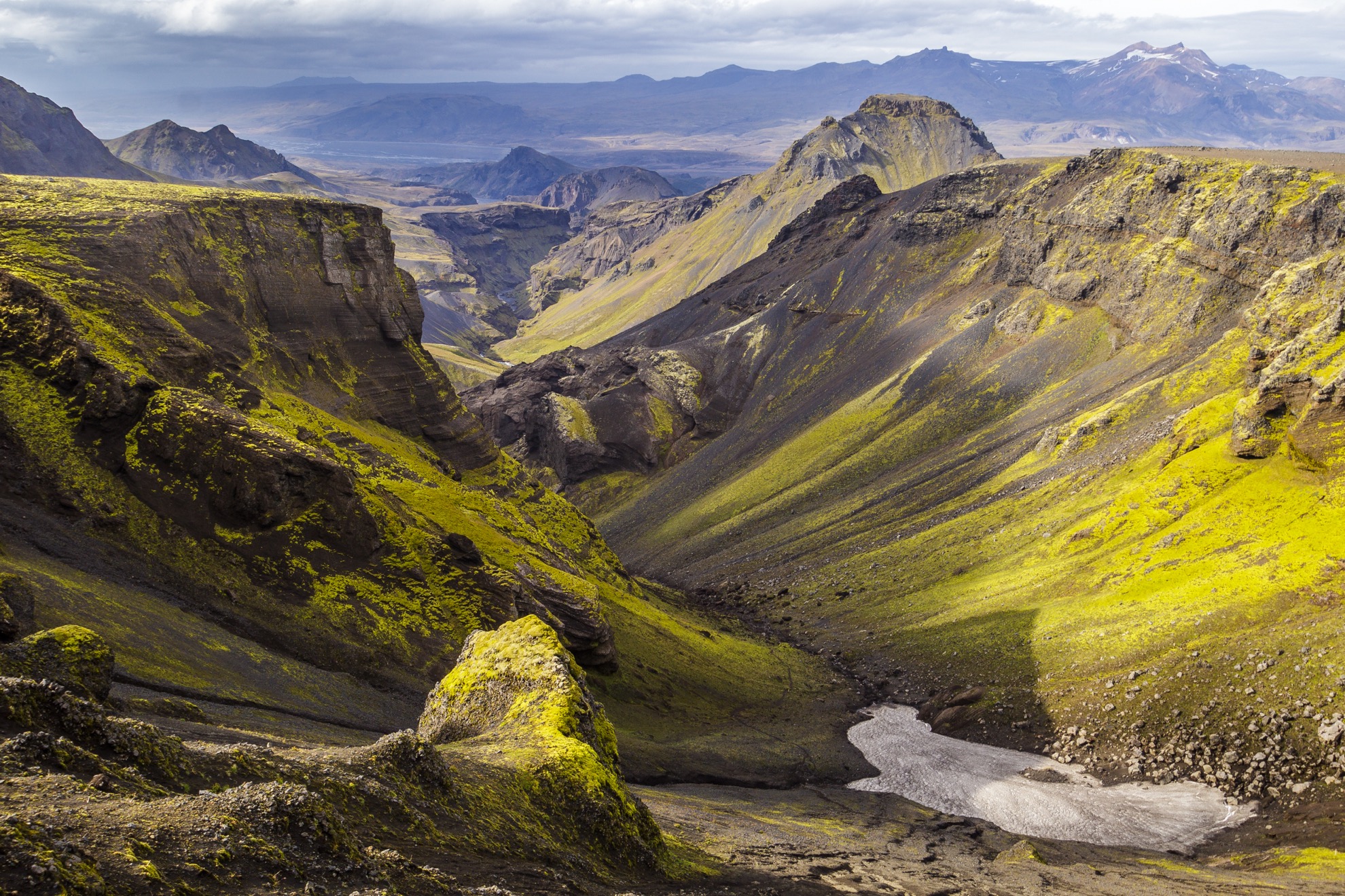 La leyenda dice que la impresionante cascada de Skógafoss de Islandia es el hogar del tesoro escondido - 11