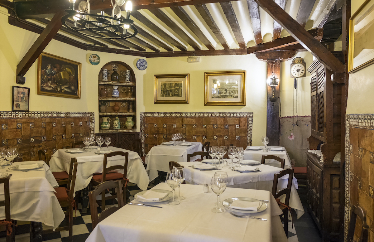El restaurante más antiguo del mundo todavía es conocido por su cerdo de succión - 7