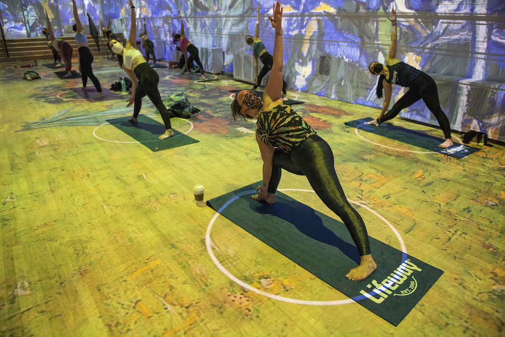 Exhibiciones inmersivas de Van Gogh en cinco ciudades que ahora ofrecen yoga - 9