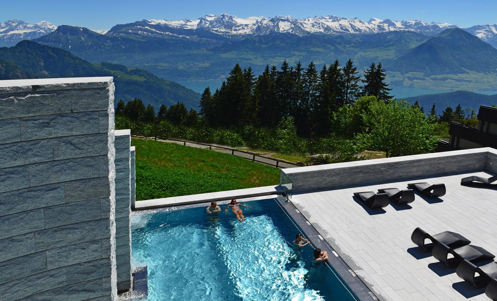 Estos hoteles de montaña suiza son como permanecer en la cima del mundo. - 329