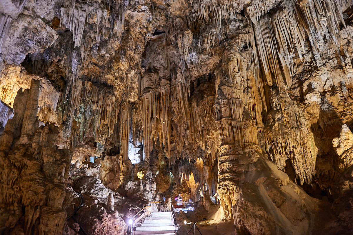 7 cuevas espectaculares para visitar en España - 7