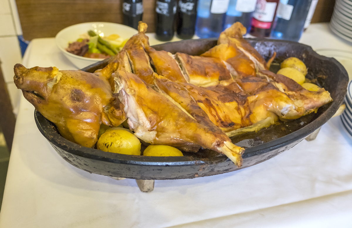 El restaurante más antiguo del mundo todavía es conocido por su cerdo de succión - 9