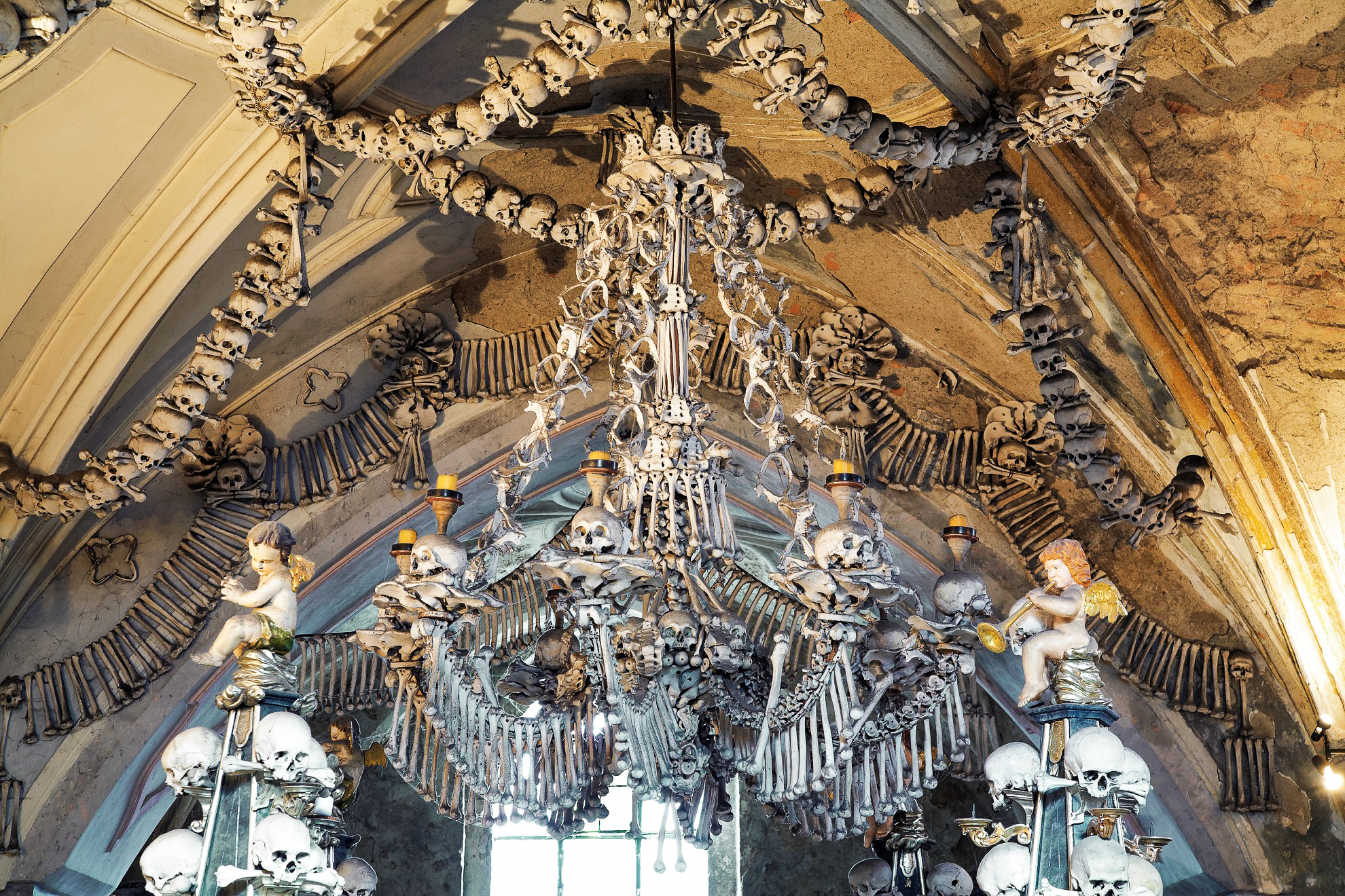 Inside Sedlec: la Iglesia Checa de los Bones - 9